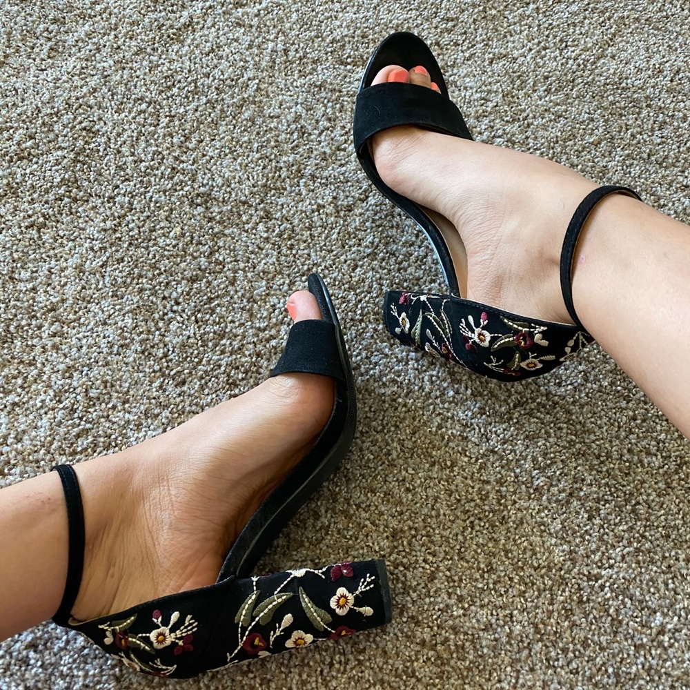 Embroidered flower black strap heels
